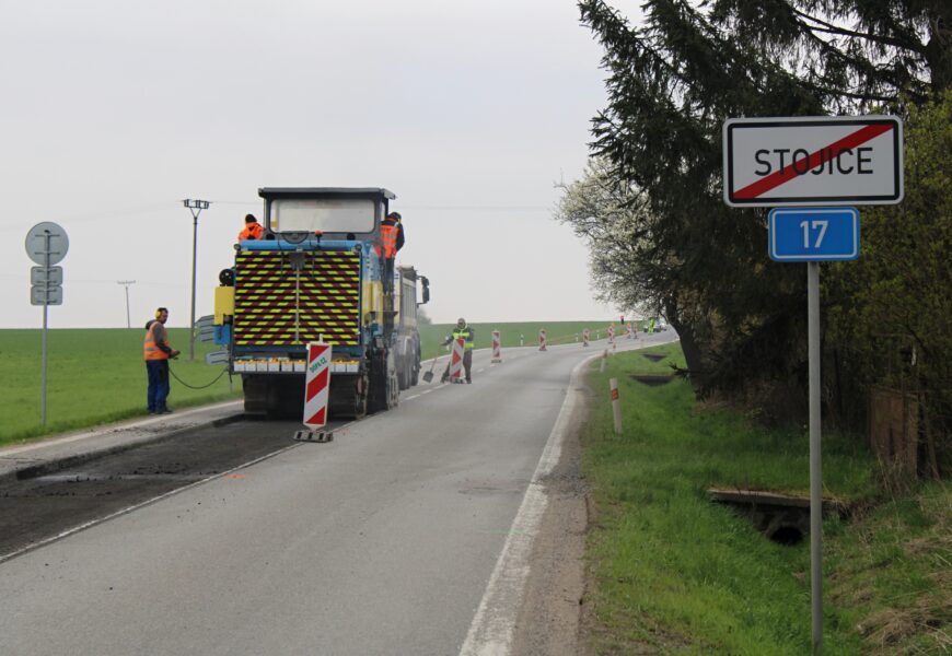 Po zimní přestávce pokračují opravy silnic na Chrudimsku.