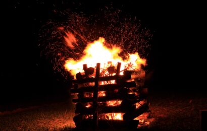 Blíží se filipojakubská noc. Hasiči apelují na opatrnost při rozdělávání ohňů.