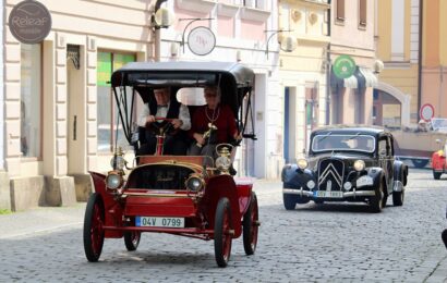 Pardubice ovládla rallye veteránů. Dorazil i hvězdný Franklin