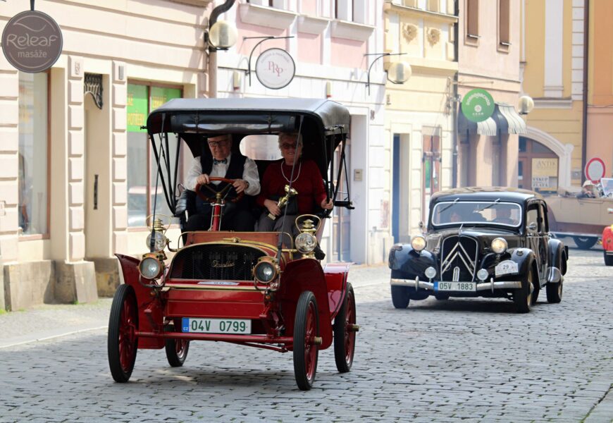 Pardubice ovládla rallye veteránů. Dorazil i hvězdný Franklin