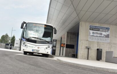 Slavnostní páska přestřihnuta a provoz na Terminálu B v Pardubicích může začít