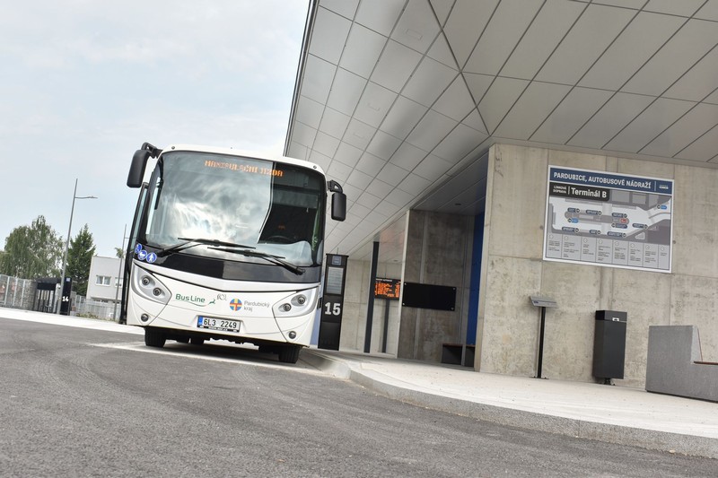 Slavnostní páska přestřihnuta a provoz na Terminálu B v Pardubicích může začít