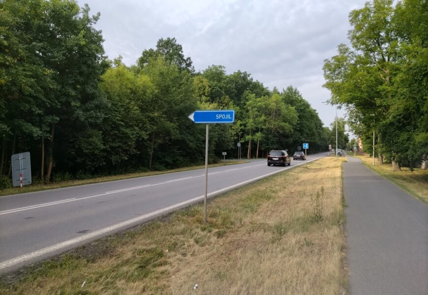 Spojil se bude napojovat na silnici I/36 přes kruhový objezd