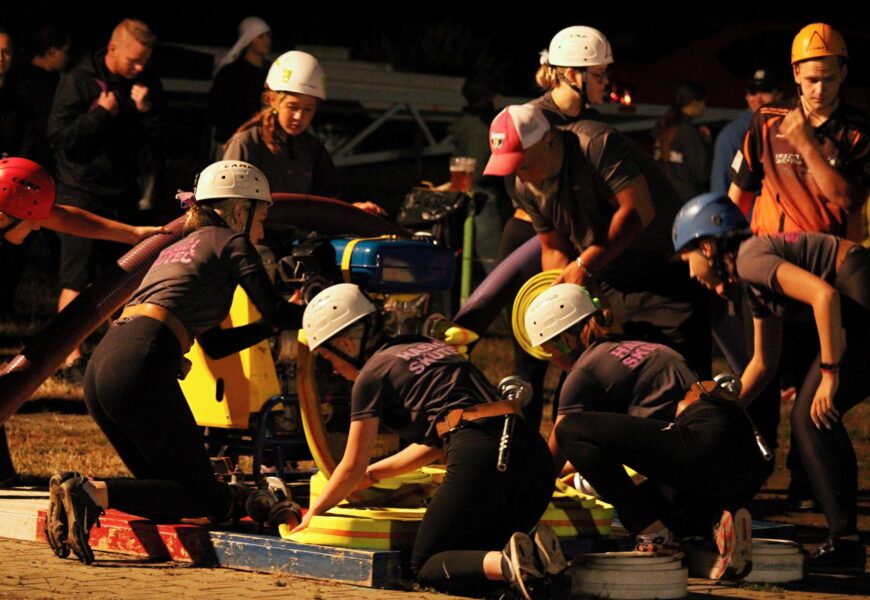 O víkendu v Prosetíně bojovali hasiči. Přes noc se tu soutěžilo o pohár starosty