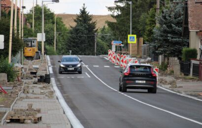 Uzavírka v Kočí skončila. Obcí už projeli první řidiči