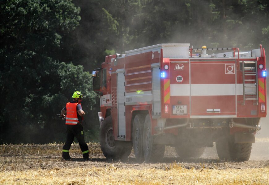 Hasiči měli přes víkend rušno. Nejčastěji likvidovali požáry polních porostů