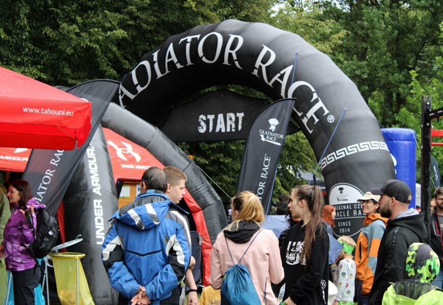 O deštivém víkendu se v Pardubicích sportovalo. V parku Na Špici se odehrál gladiátorský závod