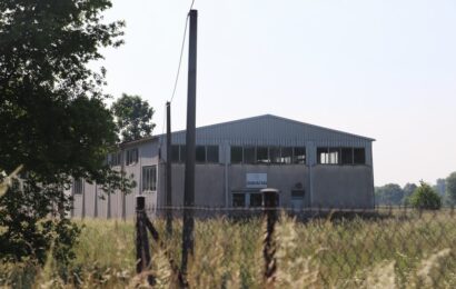 Škola v Kladrubech nad Labem se dočká nové jízdárny. Stará má jít k zemi