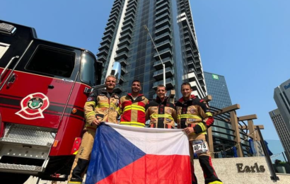 Hasiči v Pardubicích přivítali své kolegy, kteří ve Winnipegu vybojovali titul mistra světa. Hasiči v Pardubicích přivítali své kolegy, kteří ve Winnipegu vybojovali titul mistra světa.