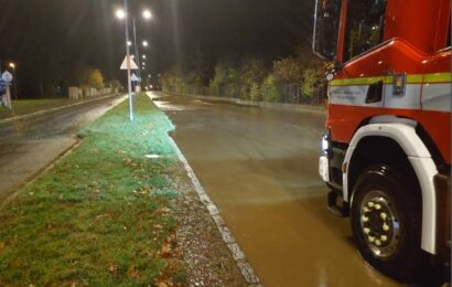 Jako při povodni. Ulici S. K. Neumanna v Pardubicích zaplavila voda