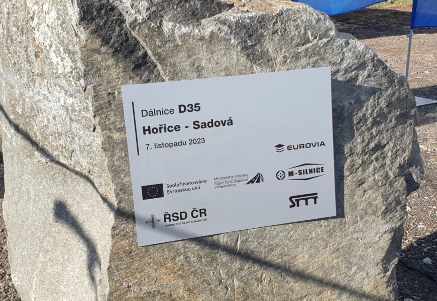 ŘSD zahájilo stavbu dálnice D35 z Hořic do Sadové ŘSD zahájilo stavbu dálnice D35 z Hořic do Sadové