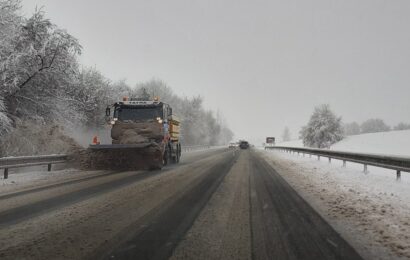 Silné sněžení komplikuje dopravu. V Jižních Čechách napadlo 65 cm za den