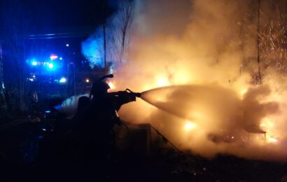 Hasiči zasahovali u ničivého požáru karavanu v Chrudimi