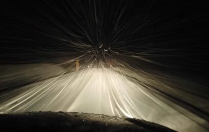 Varování meteorologů na Chrudimsku se naplnilo. Dopravu komplikuje i mokrý sníh. Silnice I/37 u Rohozné byla uzavřena úplně!