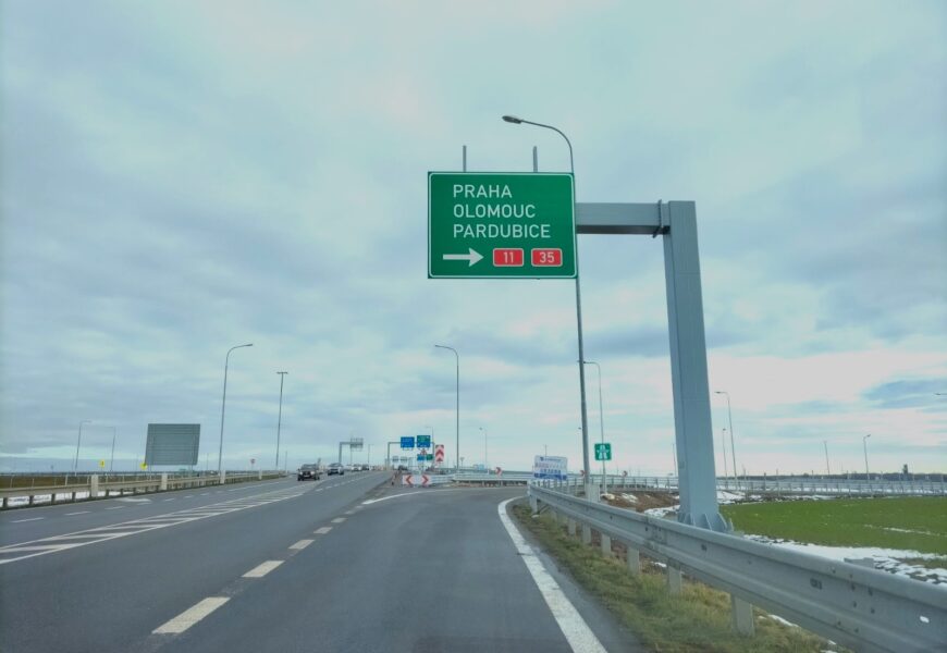 Čtyřlístek na D11 u Kuklen je otevřen. Řidičům se zprovoznila poslední část křižovatky Čtyřlístek na D11 u Kuklen je otevřen. Řidičům se zprovoznila poslední část křižovatky