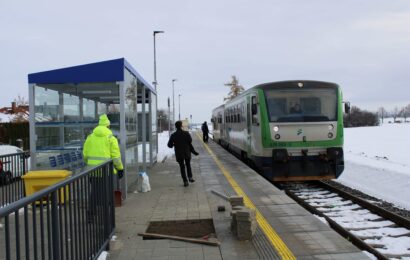V Orli už zastavil první vlak. Obec se dočkala nové železniční zastávky
