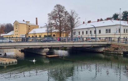 Řidiči v Chocni se dočkali. Otevřel se zmodernizovaný most přes Tichou Orlici