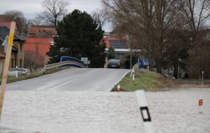 Štědrý večer ve znamení povodní a i nadále se situace nelepší. Hasiči v Pardubickém kraji měli plné ruce práce