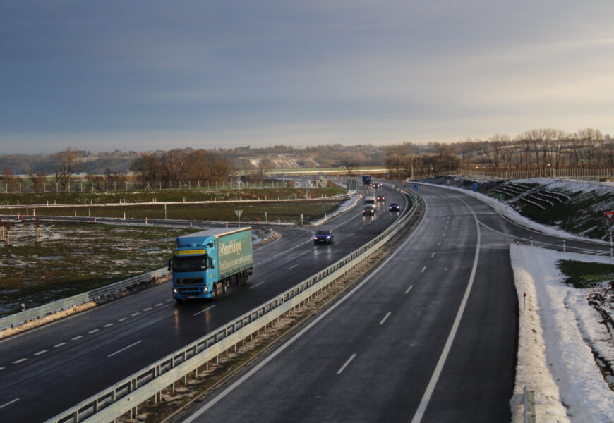 V Česku hrozí mrznoucí mlhy. Vyhnout se nemají ani Pardubicku