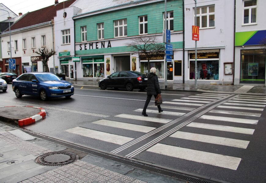 Změna v dopravě! Pardubice chystají chytrý semafor. Zastavit má kamiony v ulici 17. listopadu