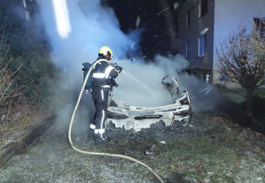 Na Pardubicku shořel karavan při nabíjení autobaterie