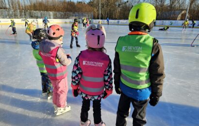 O kluziště na závodišti je velký zájem, školáci tu bruslí zdarma