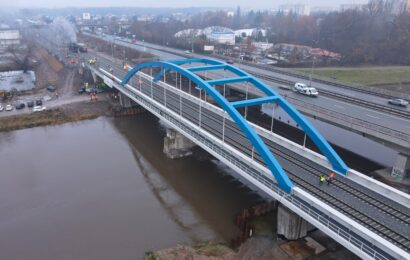 Hotovo. Další části železniční spojnice z Pardubic do Hradce Králové je v provozu