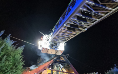 Ve Starém Mateřově hořel rodinný dům. Jeden vážně zraněný a škoda 8. milionů Ve Starém Mateřově hořel rodinný dům. Jeden vážně zraněný a škoda 8. milionů