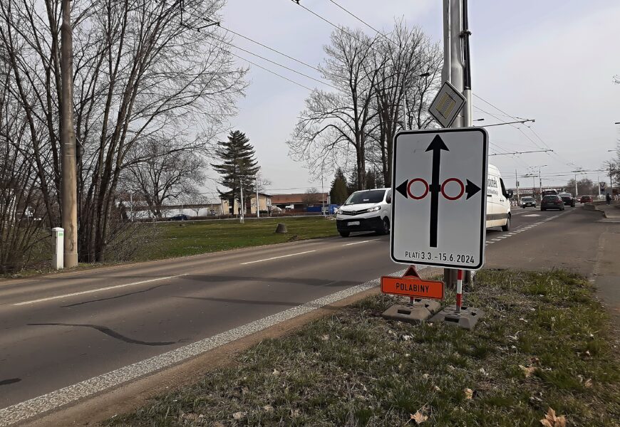 Na řidiče v Pardubicích čeká od neděle omezení. Částečná uzavírka kruháku v Trnové, neprojede ani MHD