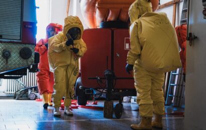 Krajští hasiči cvičili zásahy v protichemických oblecích, které patří k nejnáročnějším