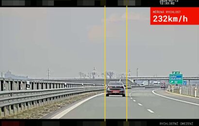 Řidič na D35 svištěl rychlostí 232 km/h