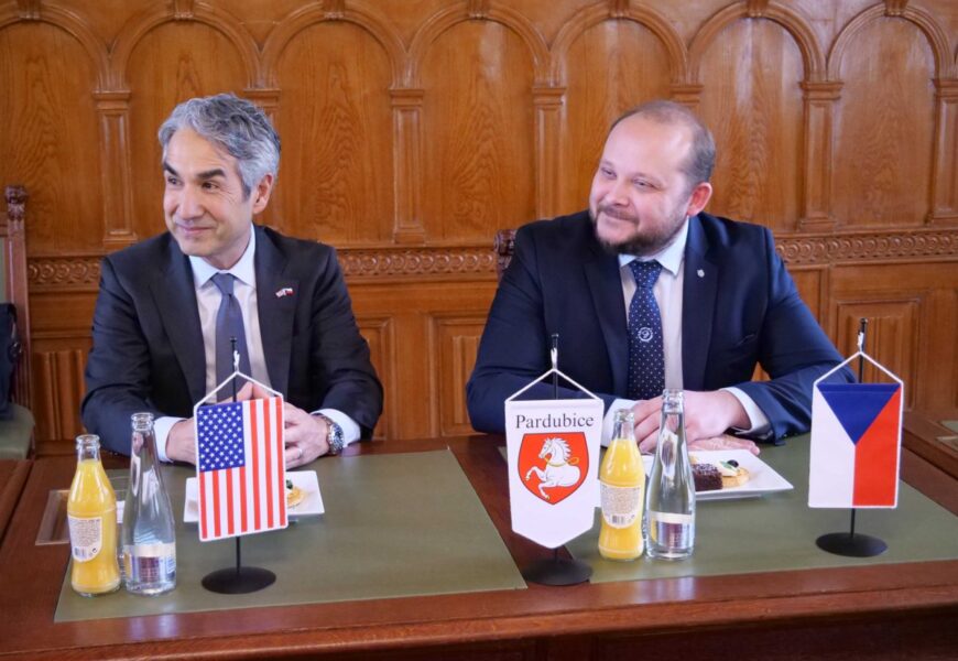Do Pardubic dorazil na návštěvu americký velvyslanec