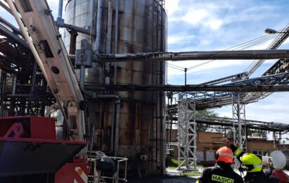 V Pardubické rafinérii hořelo. Hasiče zaměstnal požár zásobníku na asfalt