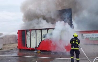 Na skládce v Dražovicích hořel elektro odpad