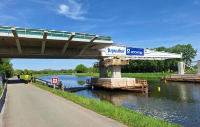 Na stavbě Severovýchodního obchvatu je živo. Lanový most překlenul cyklostezku