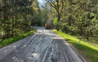 Začala oprava silnice z Budislavi na Proseč