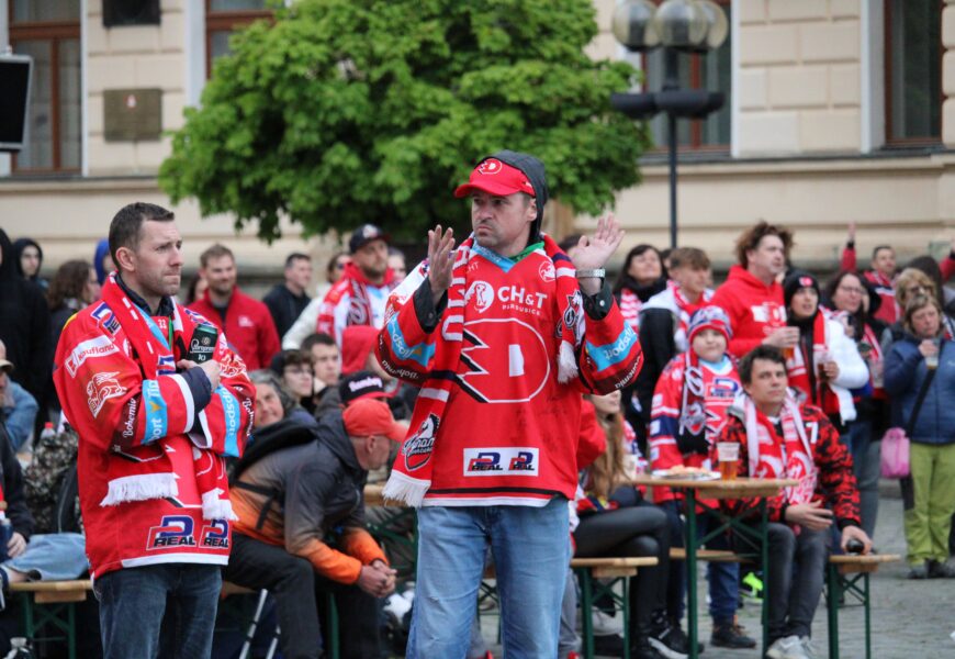 Oceláři z Třince pokořili v prvním kole pardubické Dynamo. Začala finálová série extraligy