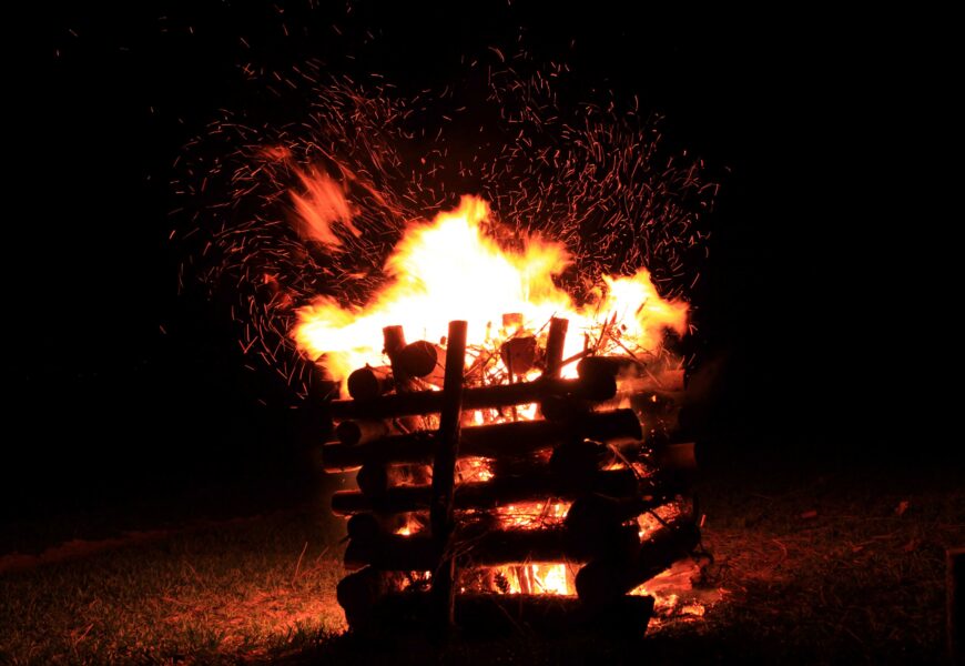 Pálení filipojakubských ohňů se blíží. Co všechno je dobré dodržet, aby se nezvrtly v požár