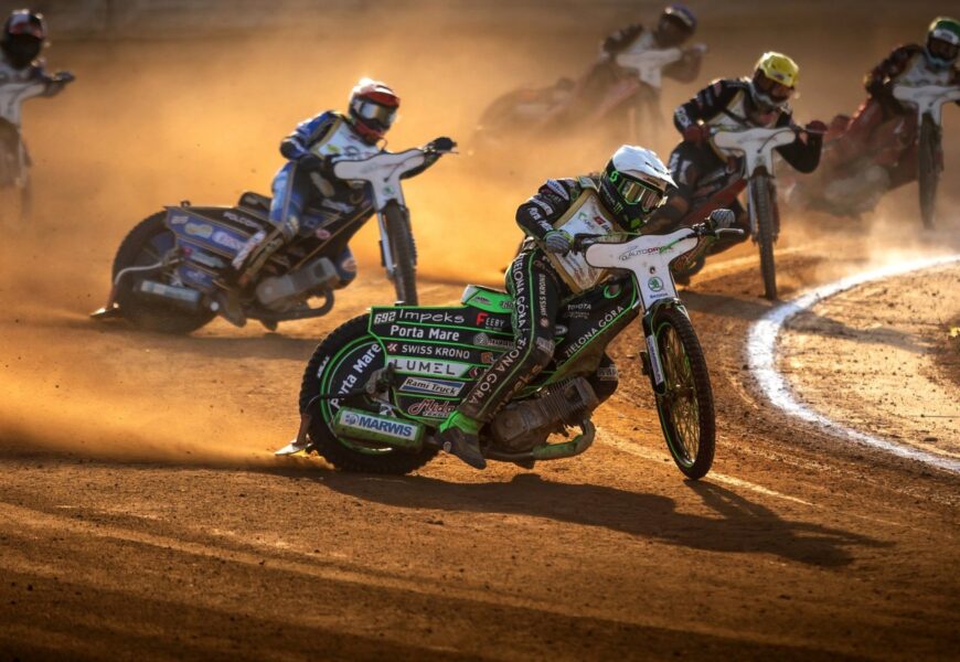 Plochodrážní stadion ve Svítkově čeká rekonstrukce. Východní tribuna se dočká obnovy