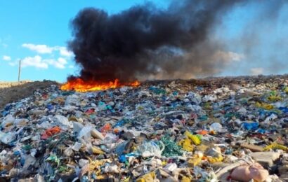 U Zdechovic hořela skládka. Požár likvidovaly čtyři jednotky hasičů