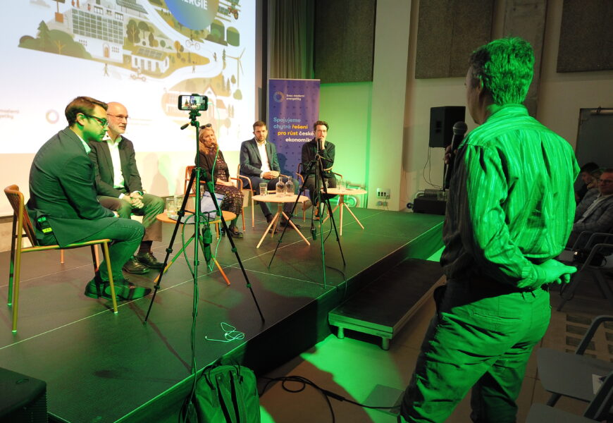 V Pardubicích se diskutovalo jak na obnovitelné zdroje. Talkshow Pro moderní Česko poprvé v Automatických mlýnech
