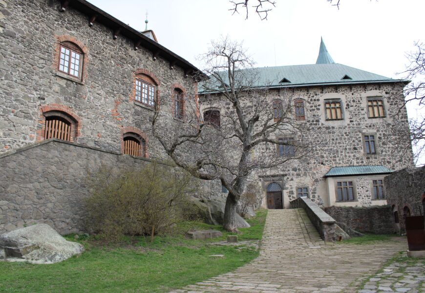 Slatiňanský zámek a Kunětická hora nabízí návštěvníkům novinky
