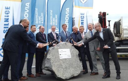 Poklepáno. Na dálnici D35 začala stavba dvou úseků najednou