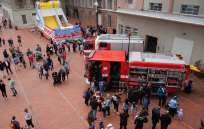 V Automatických mlýnech se na sv. Floriána  předávala nová hasičská cisterna.