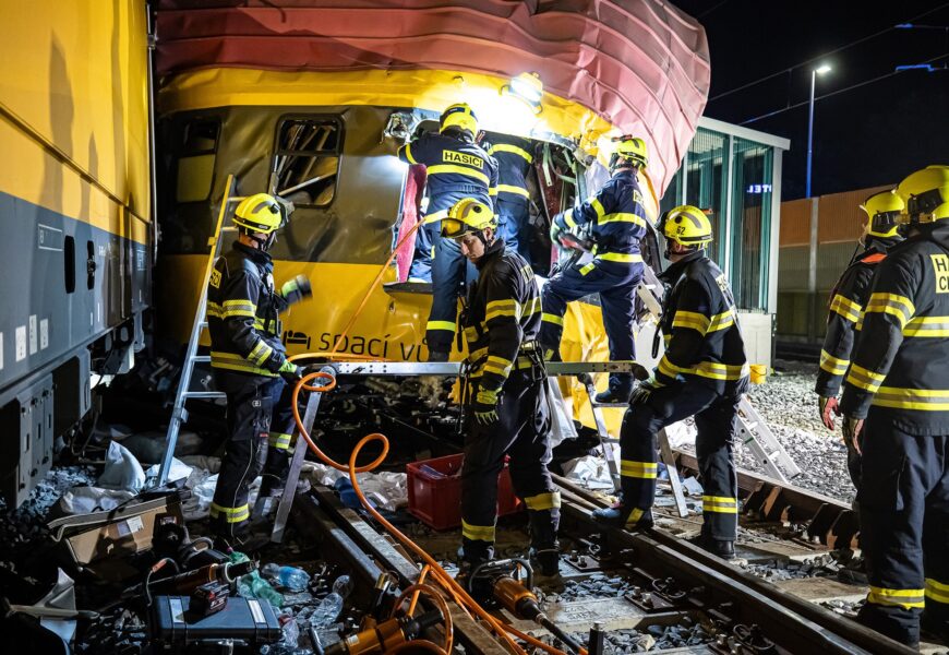 MIMOŘÁDNÁ ZPRÁVA: V Pardubicích došlo k vážné nehodě dvou vlaků. Nehoda si vyžádala čtyři mrtvé