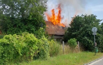 V Pardubicích hořel dům. Kouř byl vidět kilometry daleko V Pardubicích hořel dům. Kouř byl vidět kilometry daleko