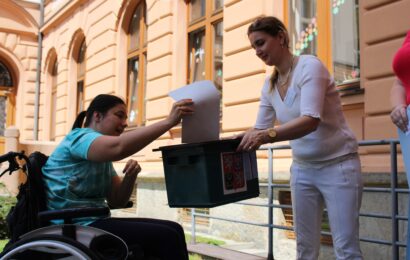 Dveře volebních místností v Pardubicích jsou otevřeny