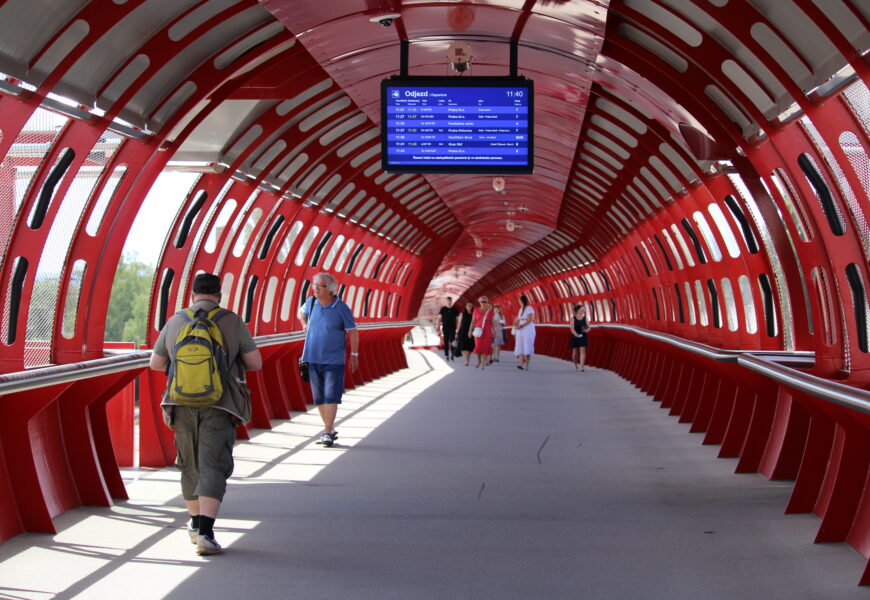 Novou lávku v Pardubicích čeká reklamace. V budoucnu se převede na město