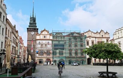Kraj chce mít ještě letos opravenou celou fasádu knihovny v Pardubicích Kraj chce mít ještě letos opravenou celou fasádu knihovny v Pardubicích