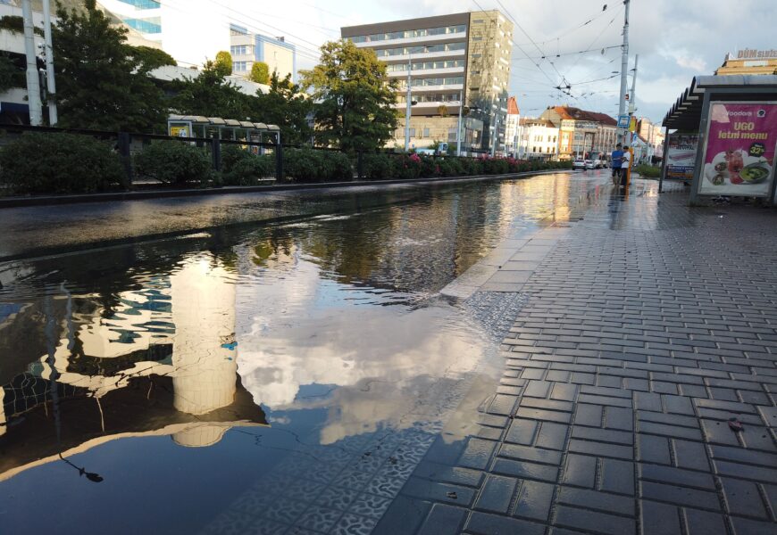 Pardubický kraj zasáhly silné bouře. Pardubice byly doslova pod vodou